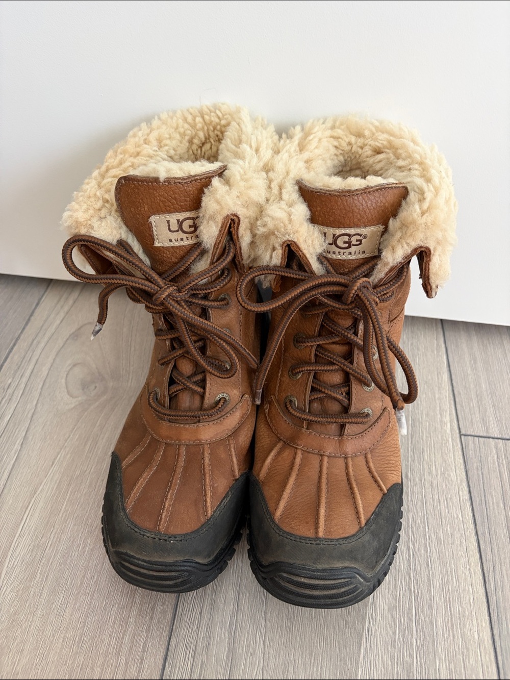 UGG Adirondack Winter Boot Vibram Sole Size 7